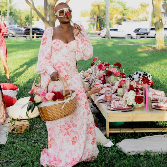 STUNNING PINK AND RED FLOWER DETAIL DRESS PERFECT FOR MANY OCCASIONS 💐 - Picture 2 of 7